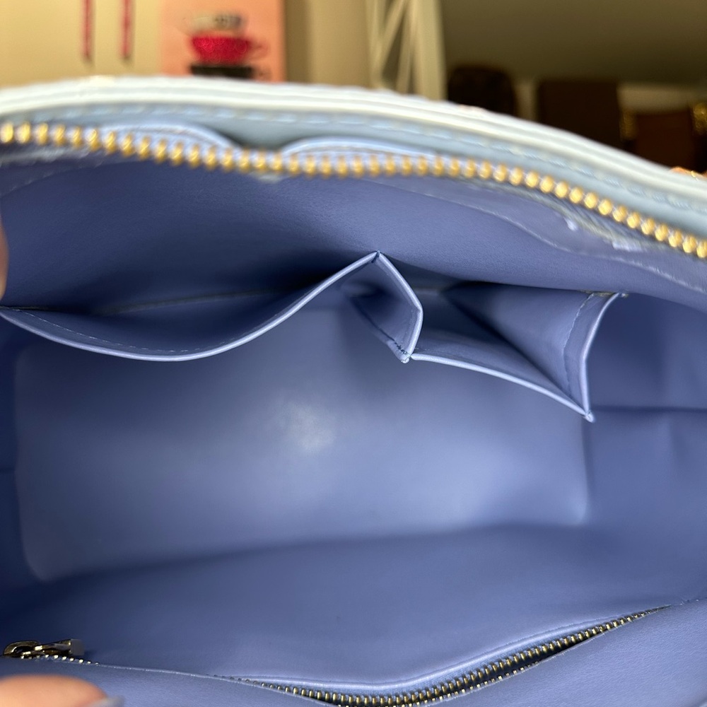 Louis Vuitton Periwinkle Monogram Vernis Houston - Picture 15 of 16